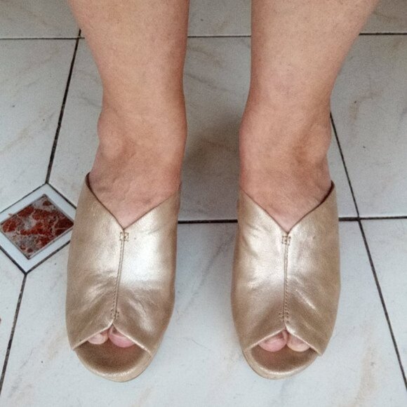 UGGS Dominque Gold Tan Leather Sandals Wedges Platforms Size 9.5 - Picture 5 of 9